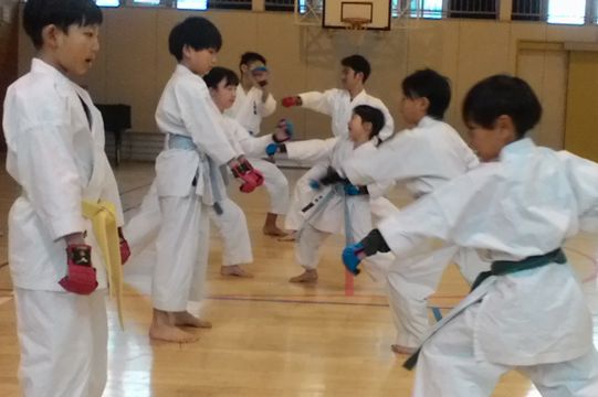 �����R��7