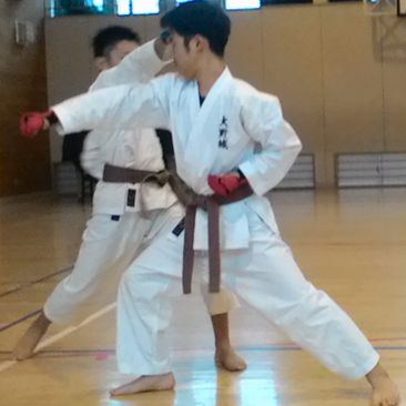 �����R��8