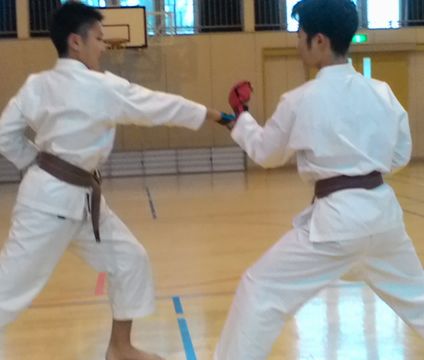 �����R��9